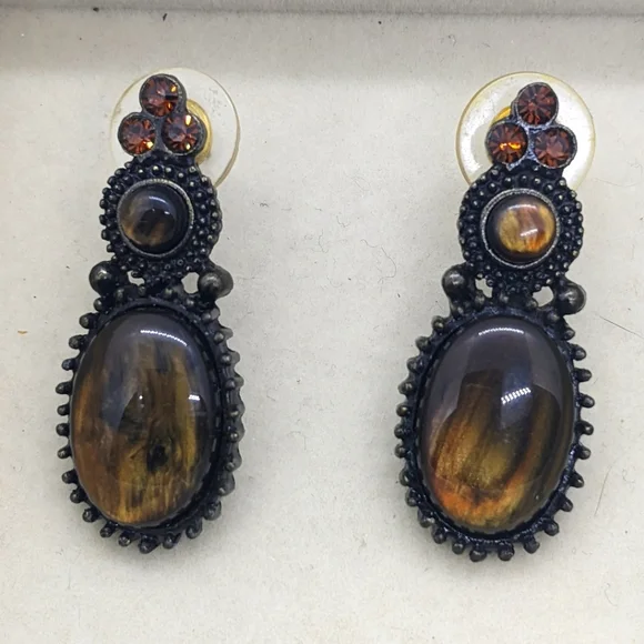 Earrings - Picture 1 of 2